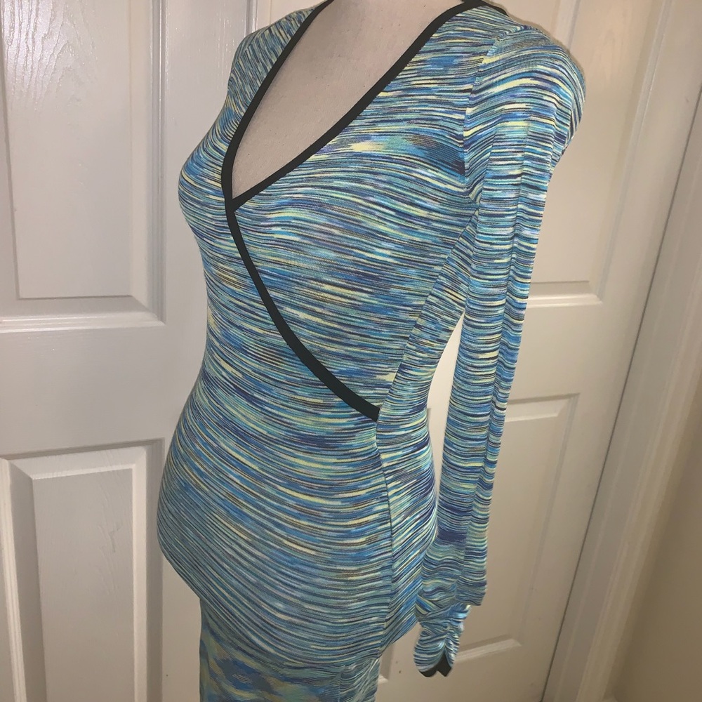6 hr sale  Bebe stretchy fitted dress